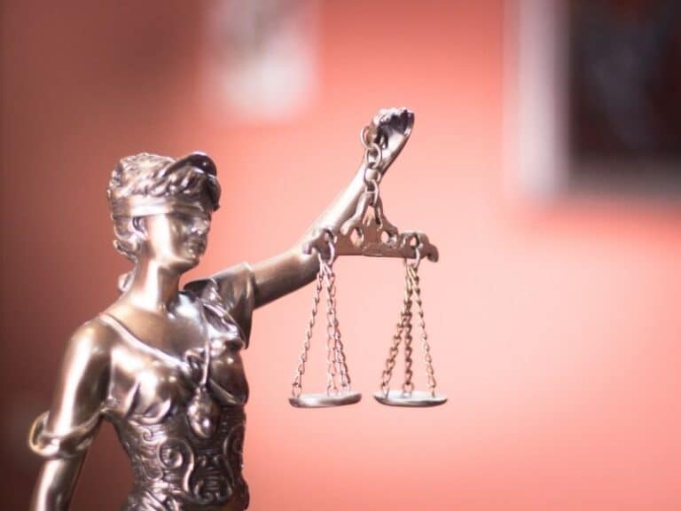 עורך דין ניירות ערך