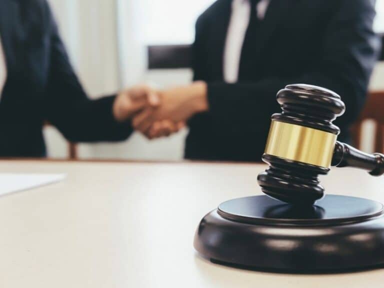 השאלות שחייבים לשאול לפני חתימה על חוזה עם חברה מחו"ל