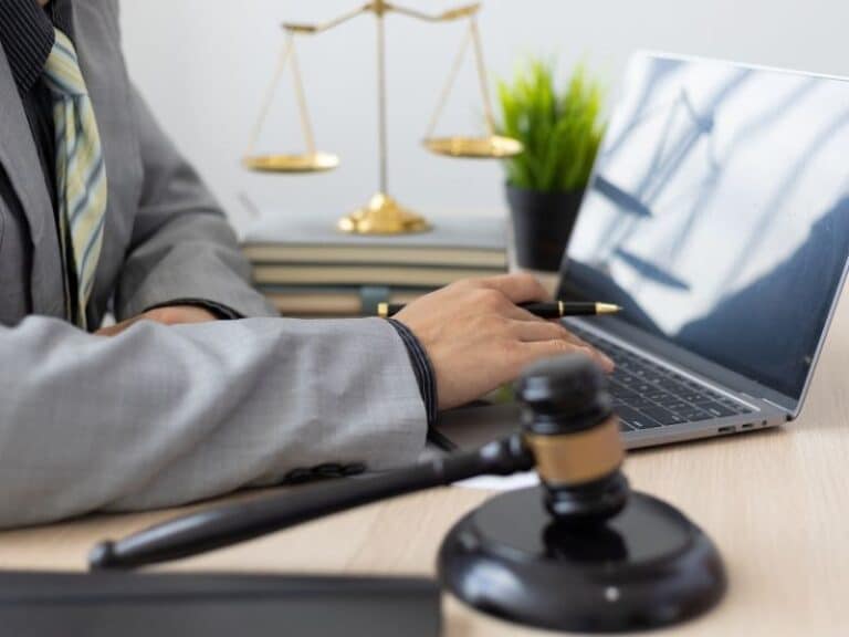 האם עורך דין עבירות מס באמת יכול למנוע כתב אישום