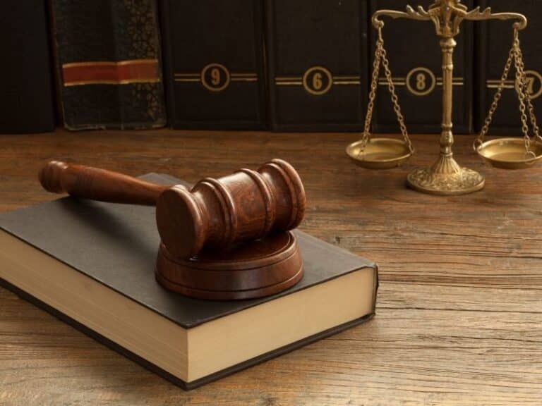 מהי עבירת הפרת אמונים ומי עלול להיתפס בה