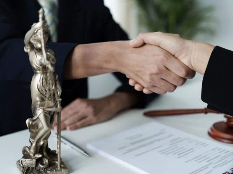 מהן זכויות החייב בדיור מוגן מפני מימוש דירה?