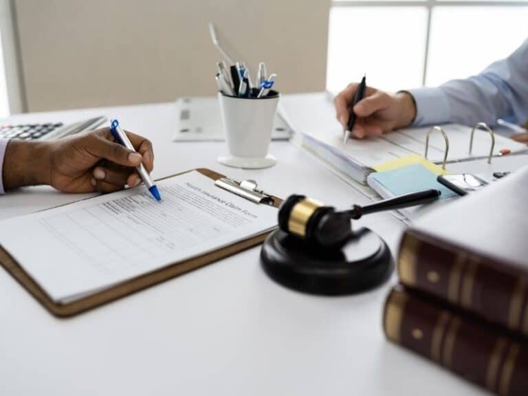 מה קורה כשנכסים משותפים מעוקלים בטעות?