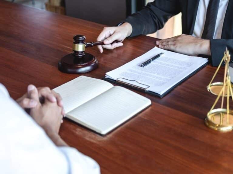 איך פועלים מול בנק שמסרב להסיר עיקול לאחר תשלום?