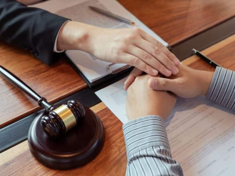 איך פועלים מול חוב ישן שעבר לגוף גבייה פרטי?