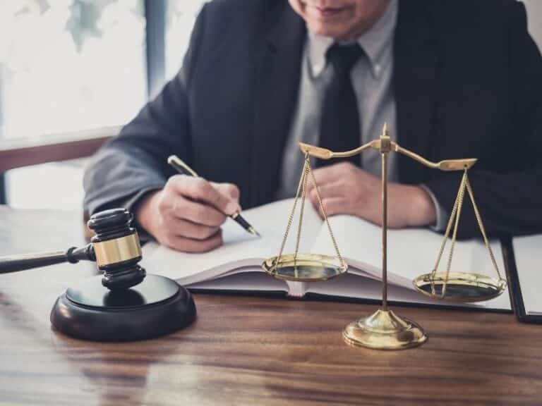 מה ההבדל בין רשלנות של רופא משפחה לבין מומחה?