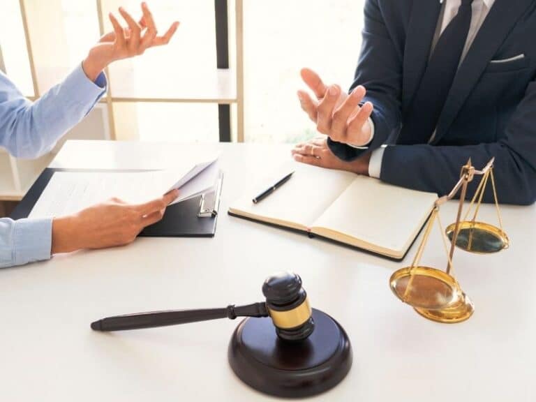 איך פועלים נגד חנות אונליין שמוכרת חיקויים?