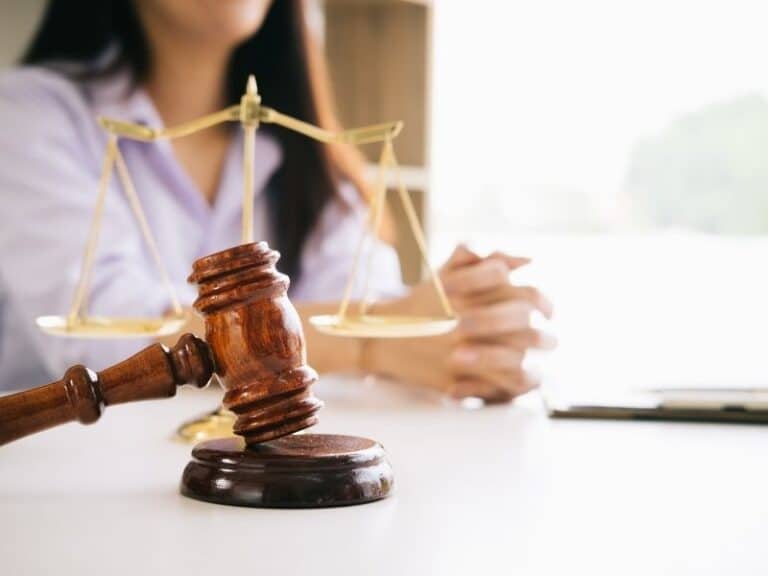 מה ההבדל בין אפוטרופסות טבעית לאפוטרופסות זמנית?