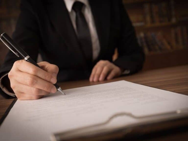 איך מגישים התנגדות לרישום סימן מסחר דומה?