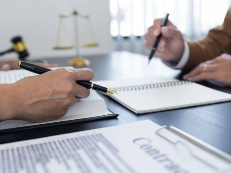 מה ההבדל בין גישור קהילתי לגישור עסקי?