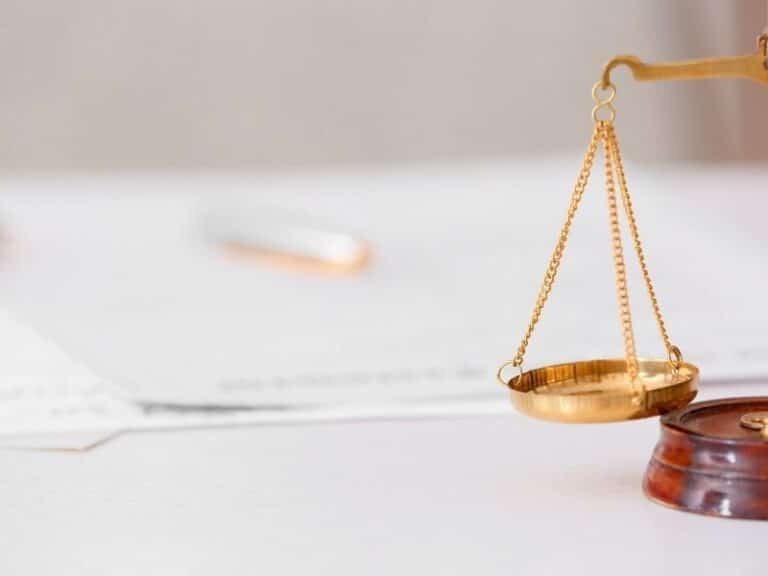 מה נחשב "עשיית עושר ולא במשפט" ואיך תובעים על כך?