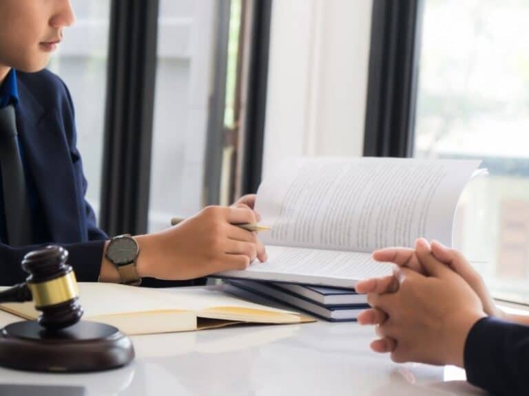 מתי עסקת טיעון משתלמת ומתי עדיף ללכת להוכחות?