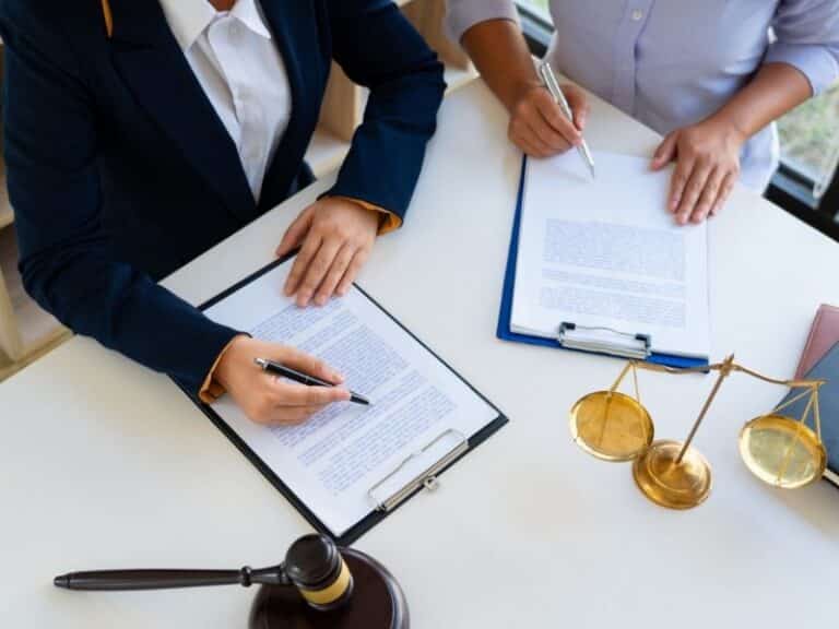 איך ממלאים טופס הודעה לחברת ביטוח בלי לפגוע בתביעה?