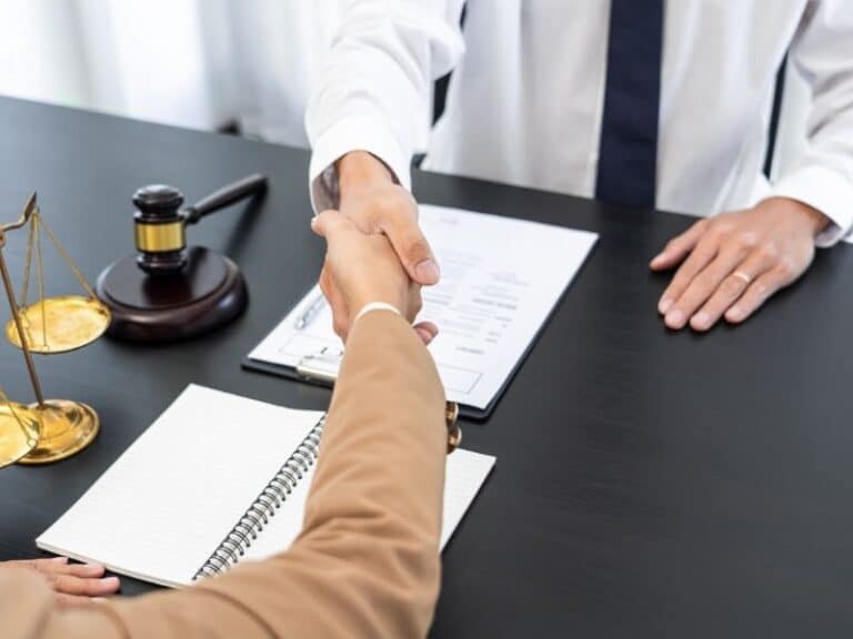 מה ההבדל בין שעות נוספות גלובליות לבין בנק שעות חוקי?